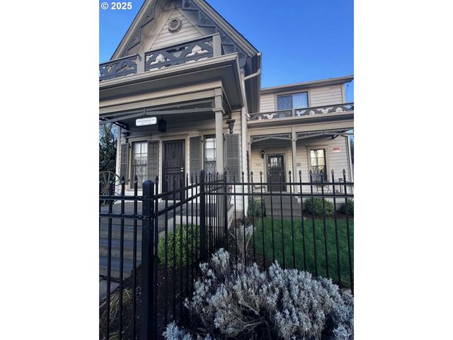 236 Se STEPHENS St, Roseburg, OR 97470
