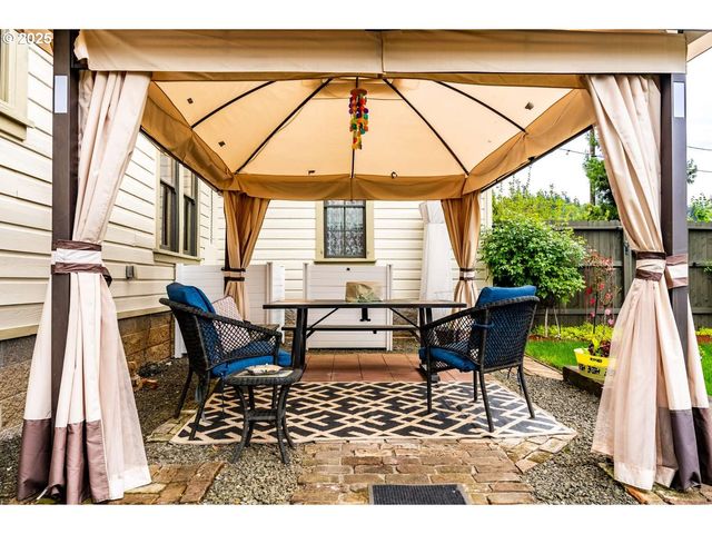 236 Se STEPHENS St, Roseburg, OR 97470