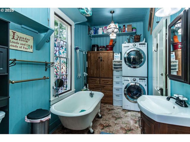 236 Se STEPHENS St, Roseburg, OR 97470