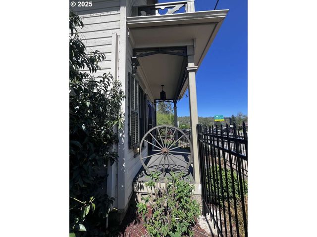 236 Se STEPHENS St, Roseburg, OR 97470
