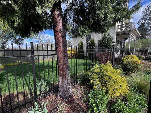 236 Se STEPHENS St, Roseburg, OR 97470