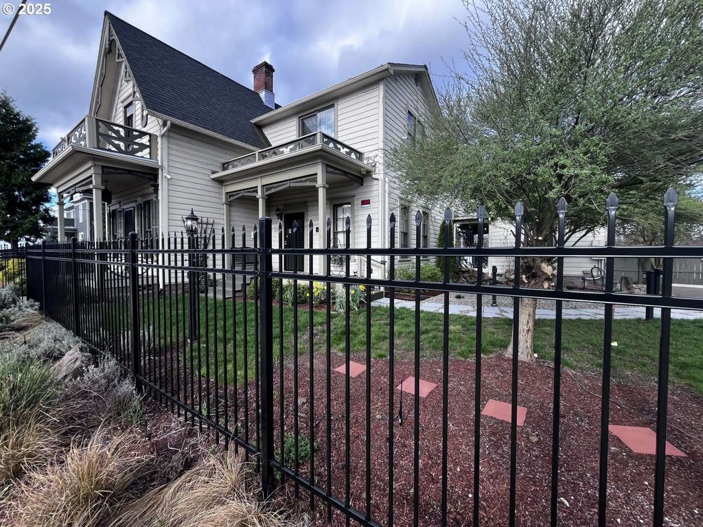 236 Se STEPHENS St, Roseburg, OR 97470