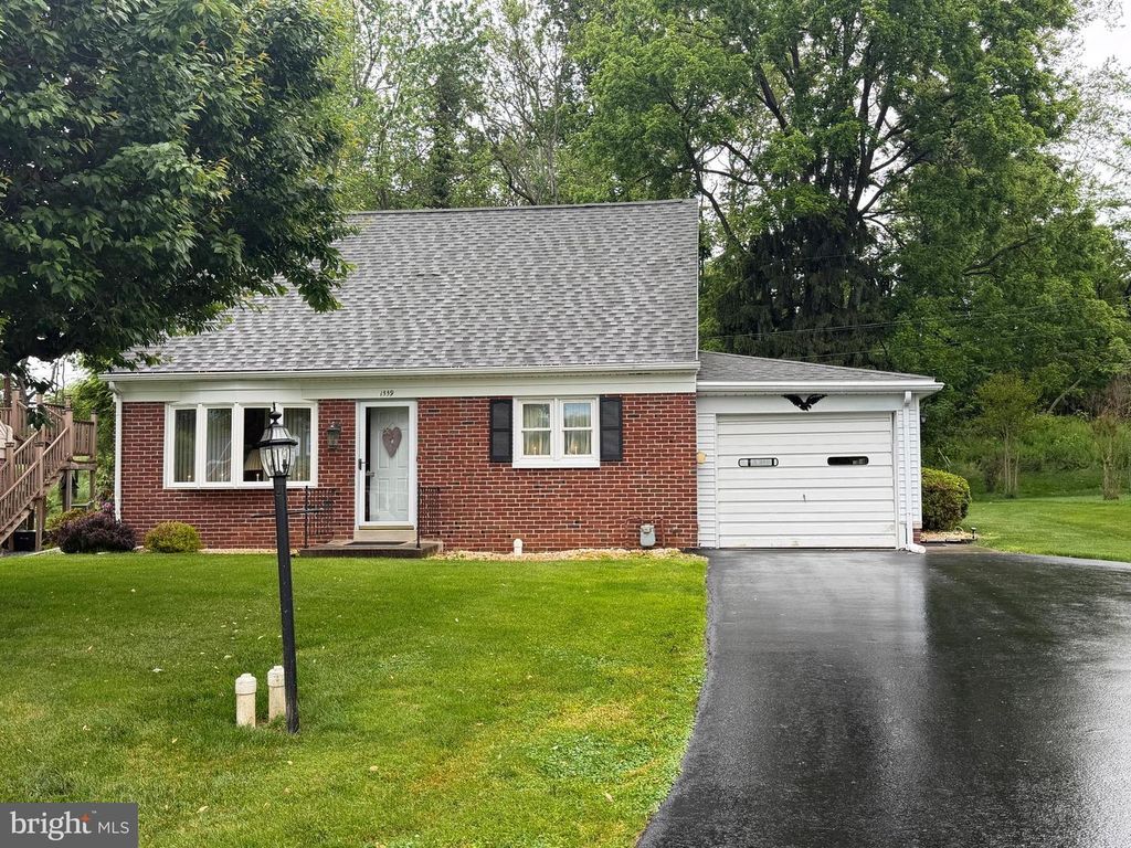 1339 MEADOWCREEK LN, Lancaster, PA 17603