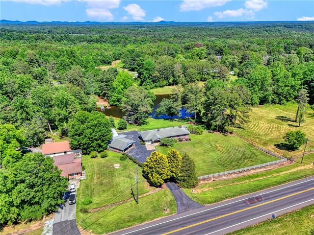 7876 N Highway 11, Walhalla, SC 29691
