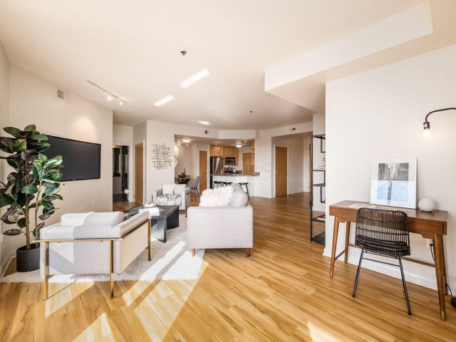 196 S Grant Avenue, 607 607, Columbus, OH 43215