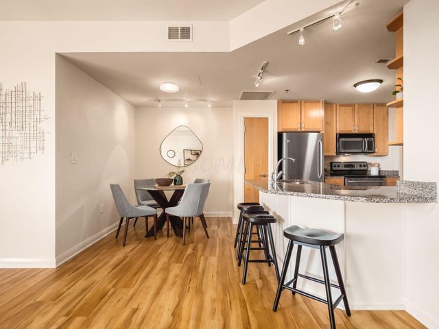 196 S Grant Avenue, 607 607, Columbus, OH 43215