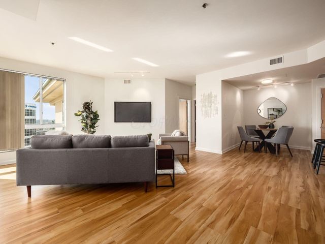 196 S Grant Avenue, 607 607, Columbus, OH 43215