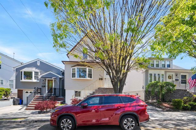 774 8TH ST, Secaucus, NJ 07094