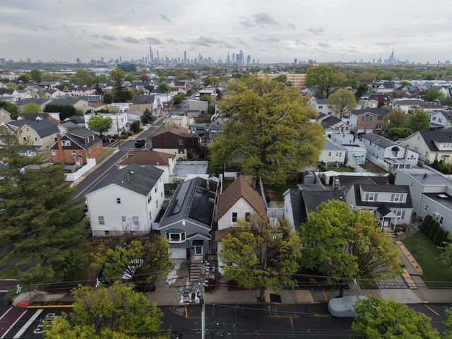 774 8TH ST, Secaucus, NJ 07094