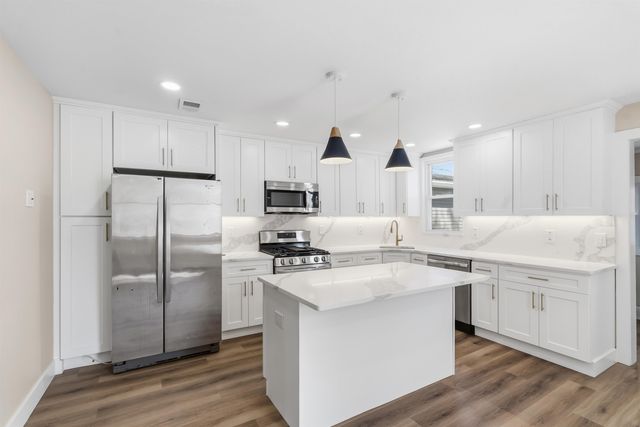 774 8TH ST, Secaucus, NJ 07094