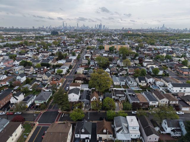 774 8TH ST, Secaucus, NJ 07094