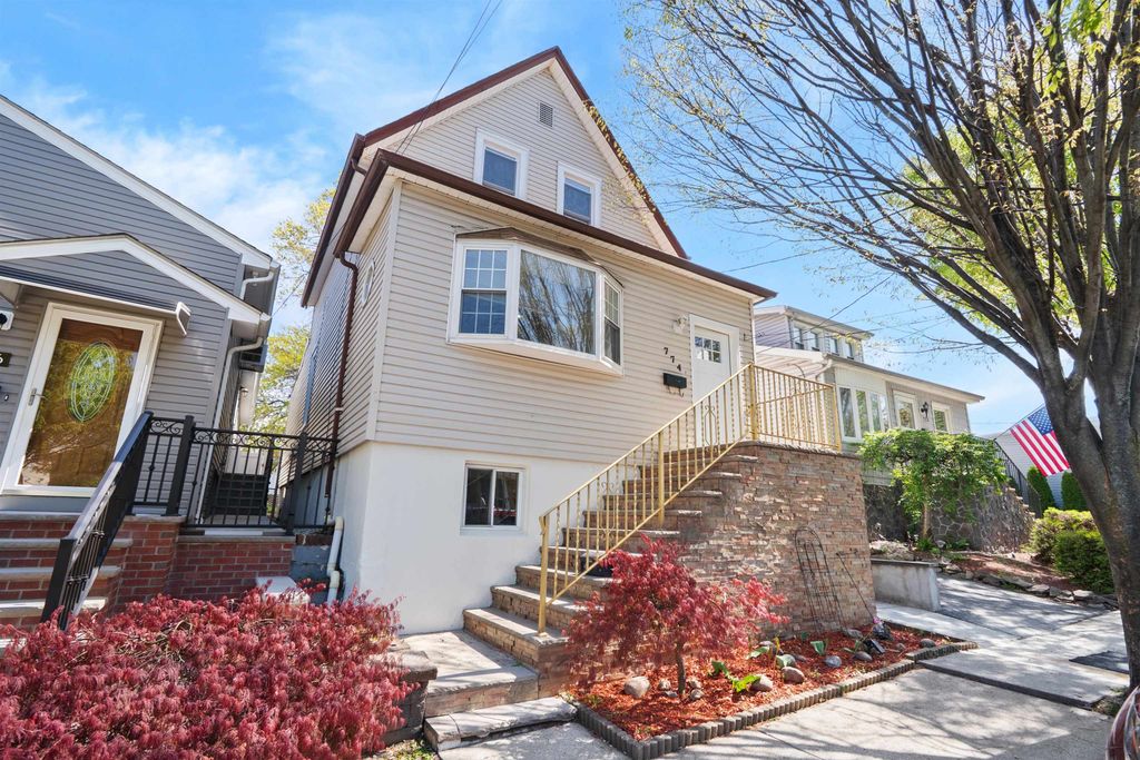 774 8TH ST, Secaucus, NJ 07094
