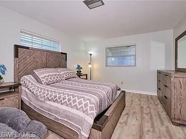 4240 SE 3rd AVE, Cape Coral, FL 33904