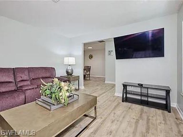 4240 SE 3rd AVE, Cape Coral, FL 33904