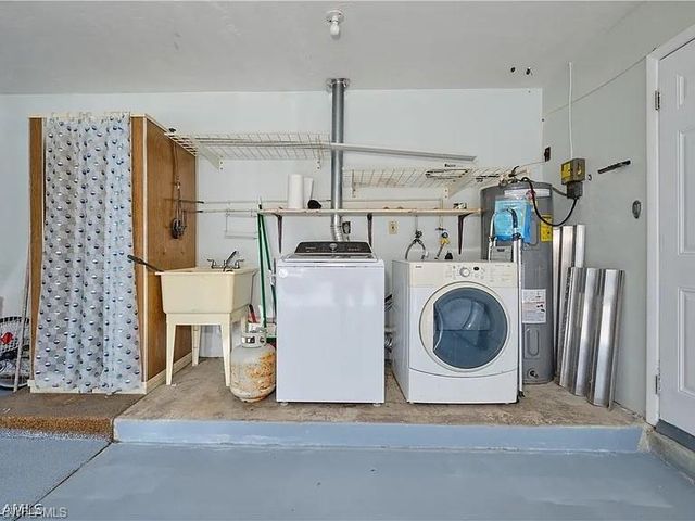 4240 SE 3rd AVE, Cape Coral, FL 33904