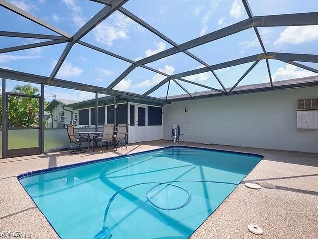 4240 SE 3rd AVE, Cape Coral, FL 33904