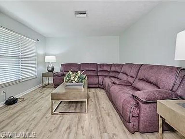 4240 SE 3rd AVE, Cape Coral, FL 33904