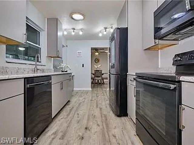 4240 SE 3rd AVE, Cape Coral, FL 33904