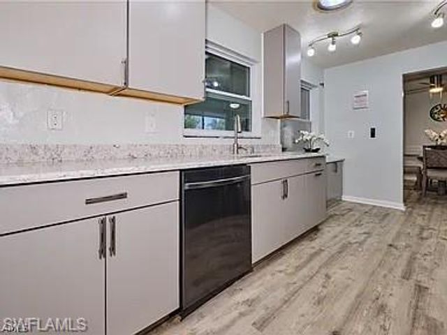 4240 SE 3rd AVE, Cape Coral, FL 33904