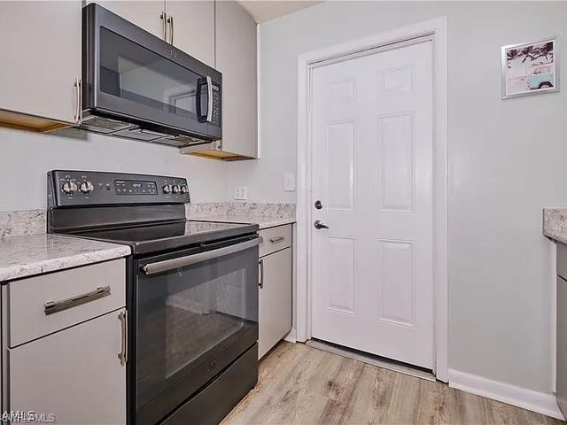 4240 SE 3rd AVE, Cape Coral, FL 33904