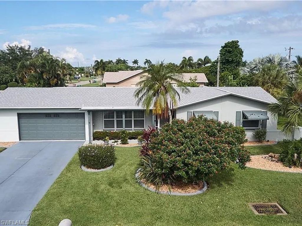 4240 SE 3rd AVE, Cape Coral, FL 33904