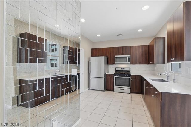 11230 Hidden Peak Avenue 211, Las Vegas, NV 89135