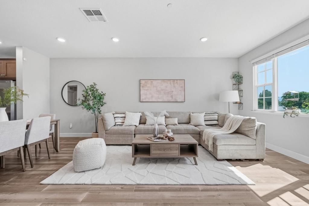 Image 10 of property listing at 1121 Giannitsa Terrace, Sunnyvale, CA 94089