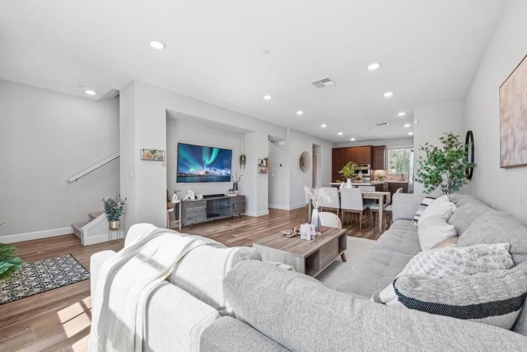 Image 13 of property listing at 1121 Giannitsa Terrace, Sunnyvale, CA 94089