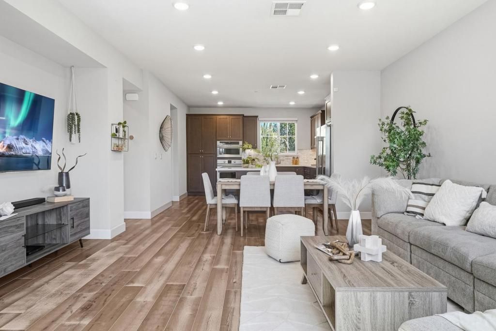 Image 14 of property listing at 1121 Giannitsa Terrace, Sunnyvale, CA 94089