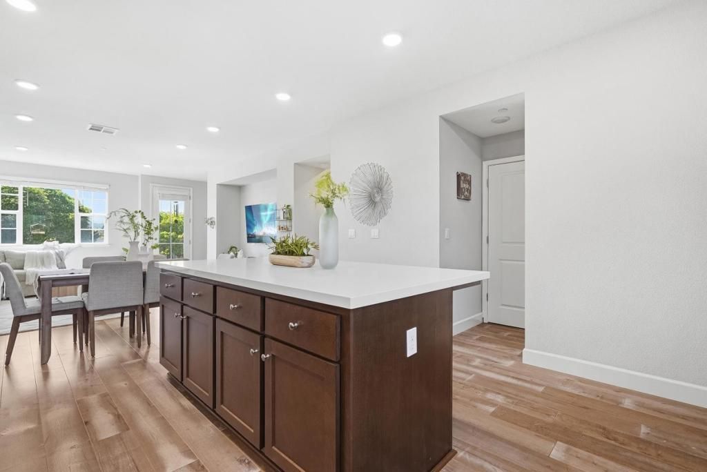 Image 21 of property listing at 1121 Giannitsa Terrace, Sunnyvale, CA 94089