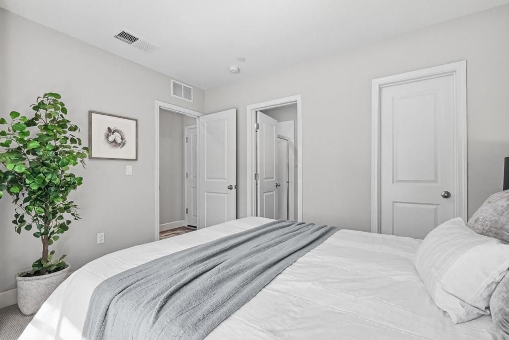 Image 6 of property listing at 1121 Giannitsa Terrace, Sunnyvale, CA 94089