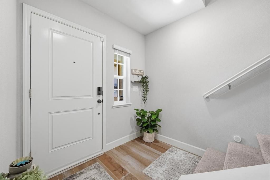 Image 9 of property listing at 1121 Giannitsa Terrace, Sunnyvale, CA 94089