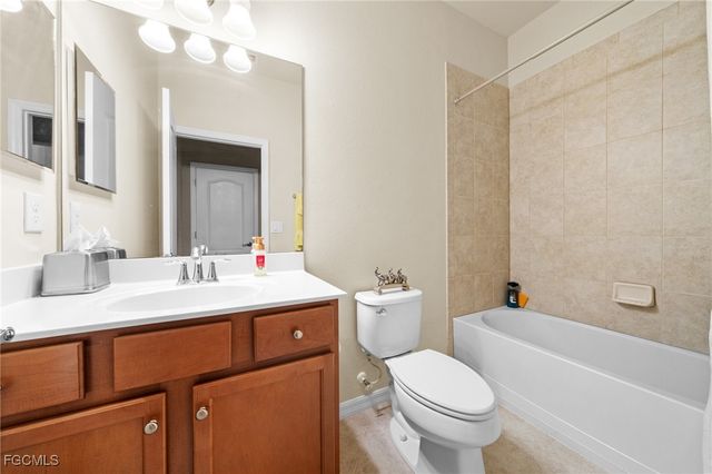 2728 Via Piazza LOOP, Fort Myers, FL 33905