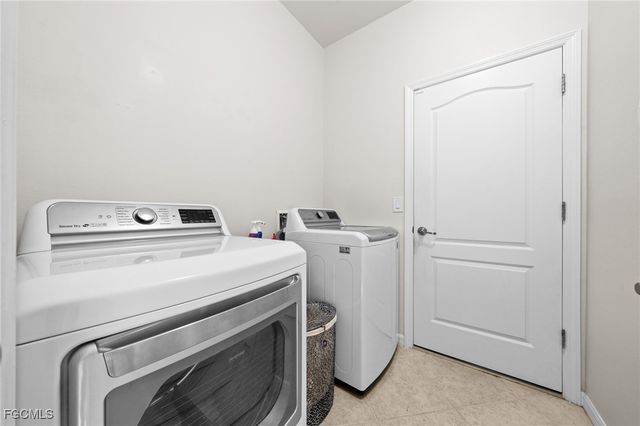 2728 Via Piazza LOOP, Fort Myers, FL 33905