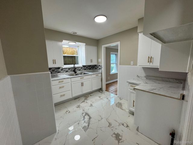 9816 Balfour Road, Detroit, MI 48224
