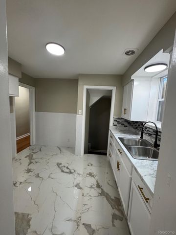 9816 Balfour Road, Detroit, MI 48224