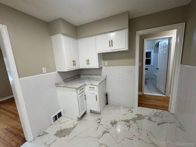 9816 Balfour Road, Detroit, MI 48224