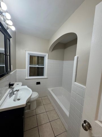 9816 Balfour Road, Detroit, MI 48224