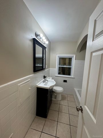 9816 Balfour Road, Detroit, MI 48224