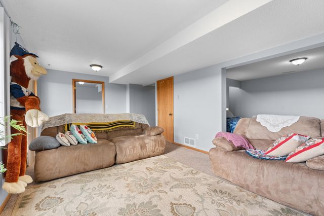 4822 3rd Street NW, Rochester, MN 55901