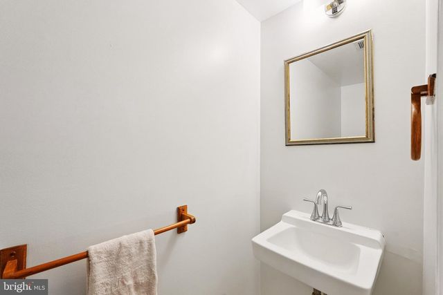 5450 LIGHTHOUSE LN, Burke, VA 22015