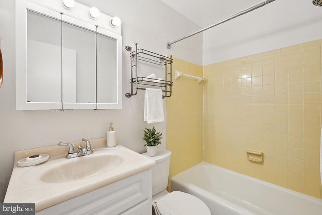 5450 LIGHTHOUSE LN, Burke, VA 22015