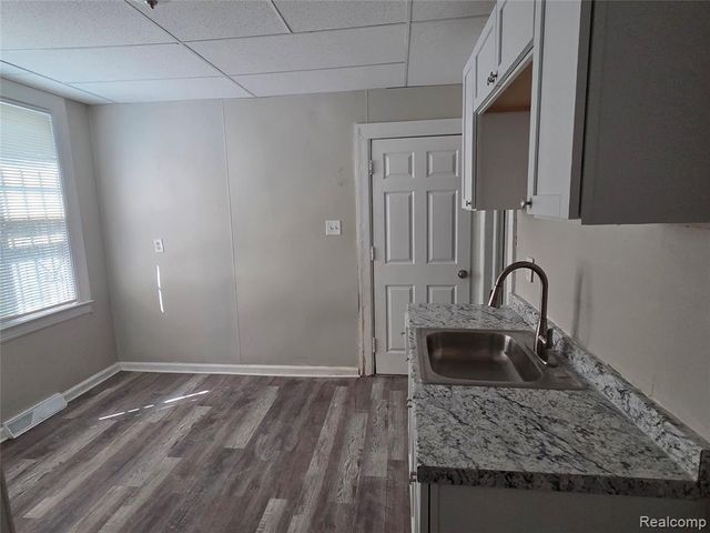 5571 Fairview Street, Detroit, MI 48213