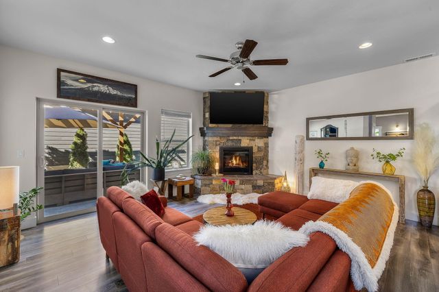 61528 SE Lorenzo Drive, Bend, OR 97702