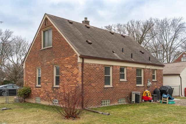 16605 Rosemary Street, Fraser, MI 48026