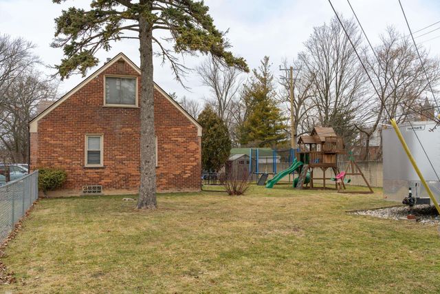 16605 Rosemary Street, Fraser, MI 48026