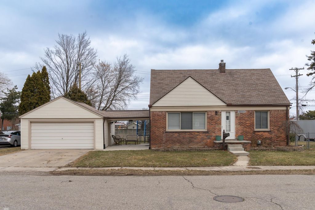 16605 Rosemary Street, Fraser, MI 48026