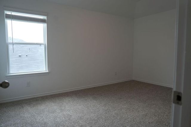 517 Oak Chase Avenue, Dayton, TX 77535