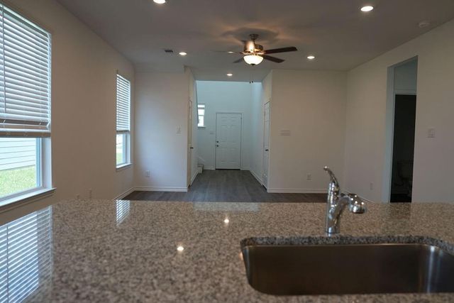 517 Oak Chase Avenue, Dayton, TX 77535