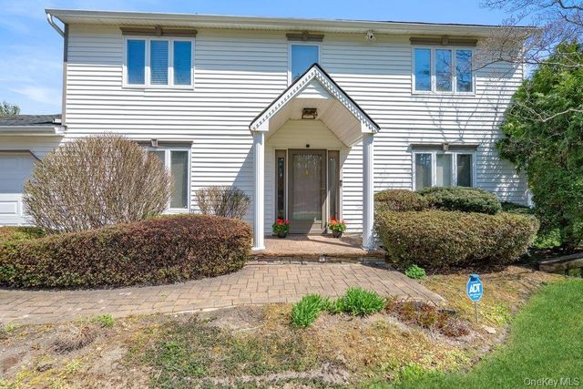 18 Lincoln Avenue, Dix Hills, NY 11746